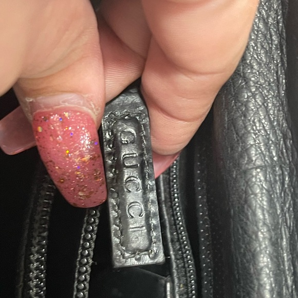 GUCCI Elegant Black Leather Tote Bag with Scarf - Picture 7 of 13